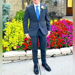 Bar III men’s suit gray